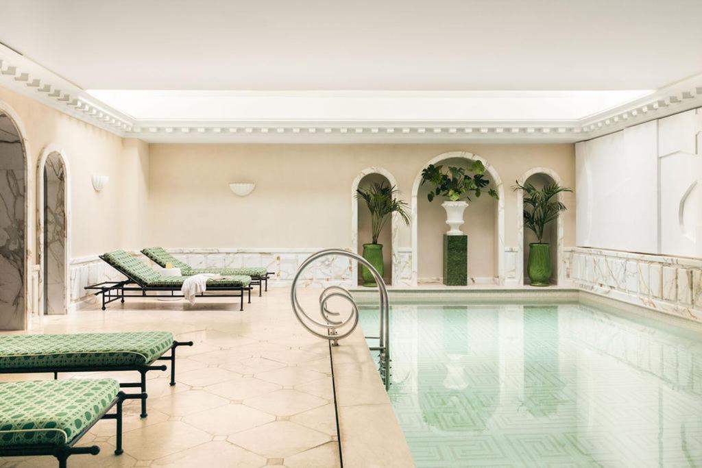 Saint Hotel