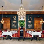 Saint Hotel