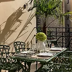 Saint Hotel