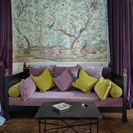 Saint Hotel