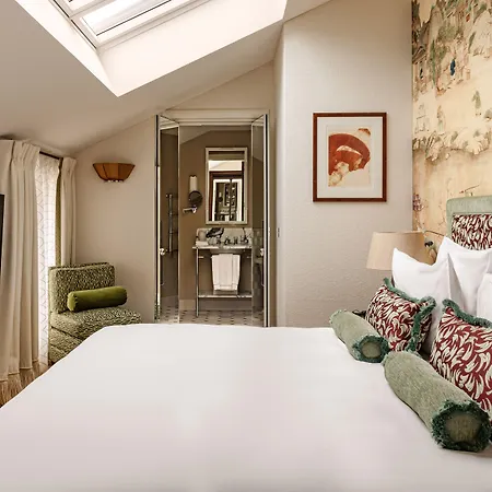 Saint Hotel 5*